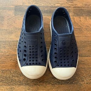 Native navy shoes size 9